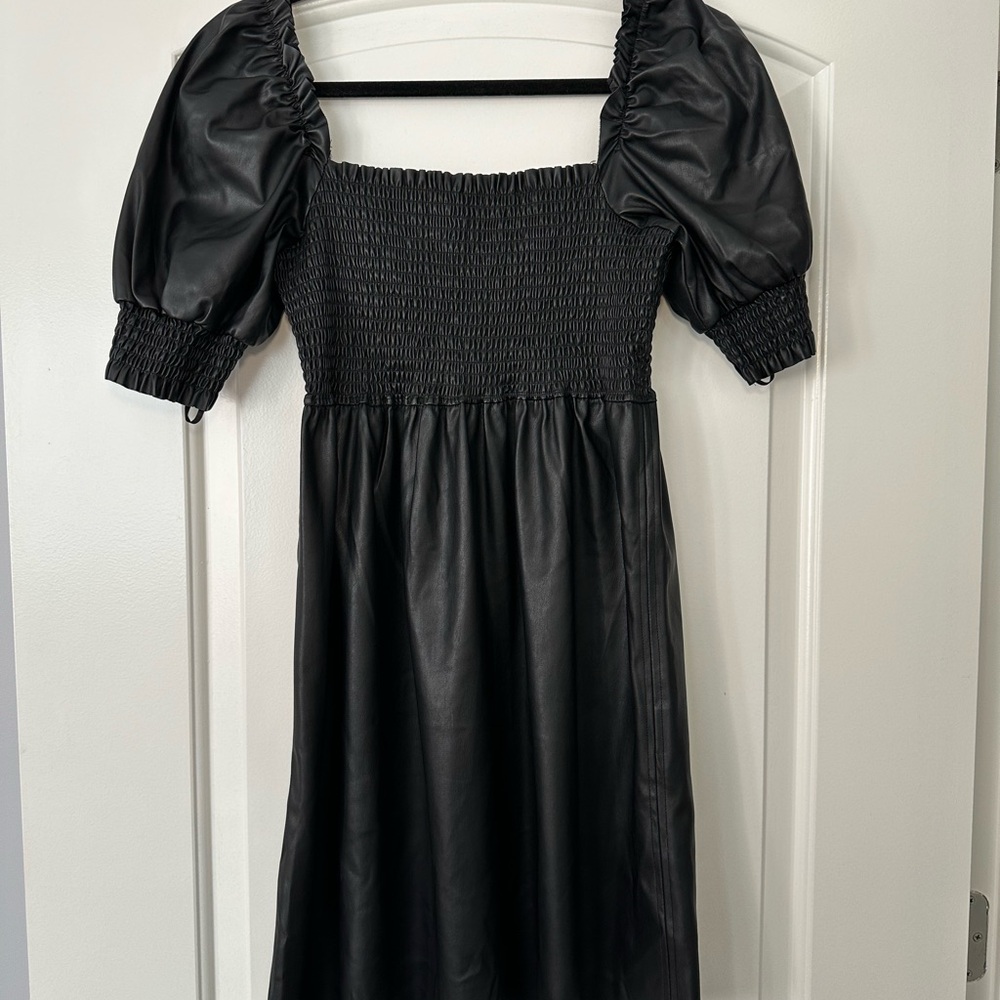 Chic Black Puff Sleeve Dress